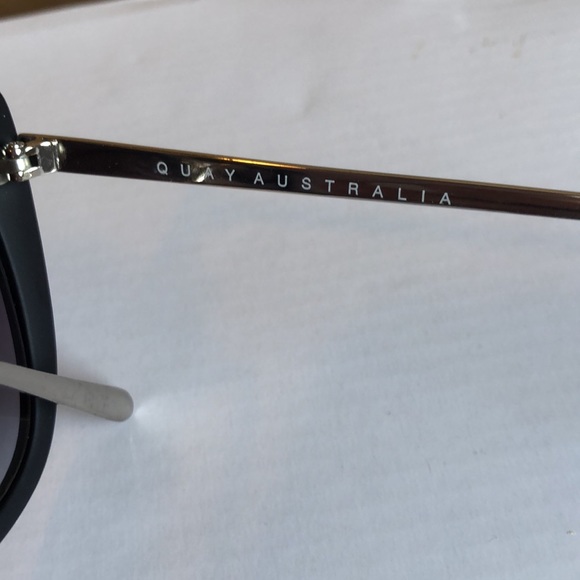 Quay French Kiss Sunglasses - Picture 4 of 6